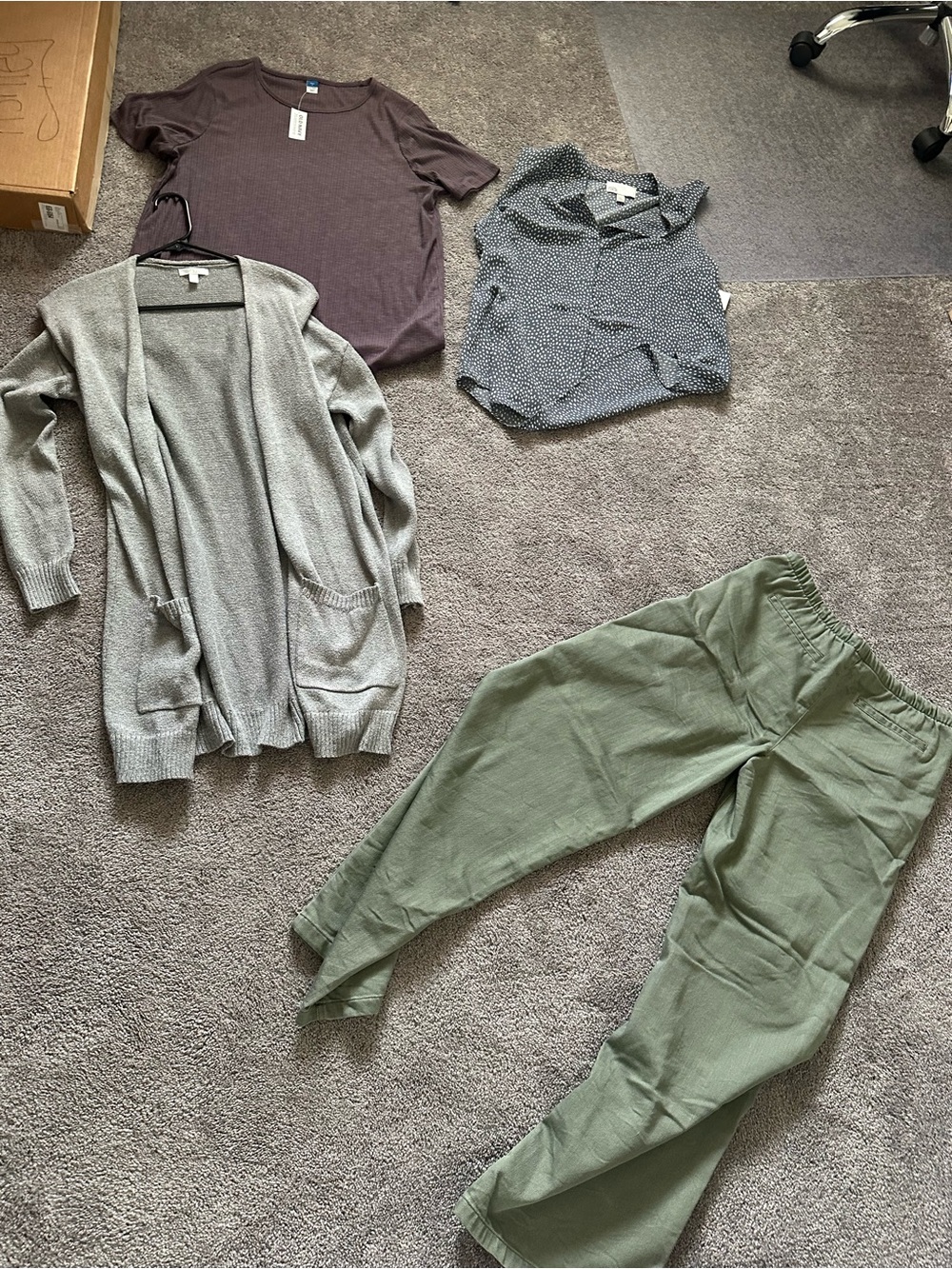 Women’s clothing lot. All 4 come together. Size medium to large
